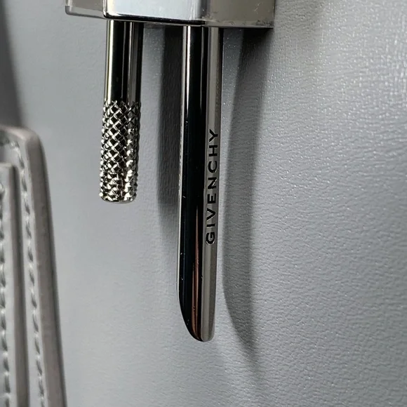 Givenchy Antigona Lock Shoulder Bag - Picture 8 of 16